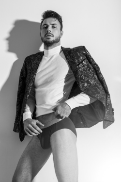 christos:  Ivan Hristozov by Jamie Mann – Desnudo Homme Magazine #13