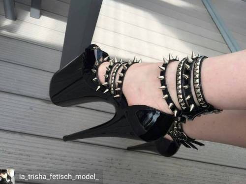 Credit to @la_trisha_fetisch_model_ : #bäm ##heels #plateau #spikes #blackheels #sexy #myfavorite #c