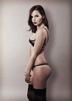New british brand: Janay.©www.janay.co.ukBest of Lingerie:www.radical-lingerie.com(words just in German, but lots of pics…)