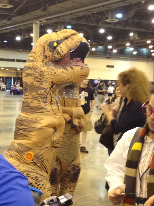 gigglewhatsit: Waiting in the autograph line for Alex Kingston. She stopped to pet the velociraptors