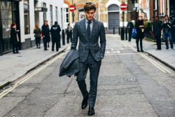 trends4men:  STREETSYLE. Oliver Chesire. London Collection Men 2015. via Tommy Ton 
