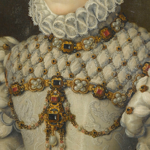 20aliens:Elisabeth of Austria (detail), c1571oil on panel 37 x 25 cmFrançois C