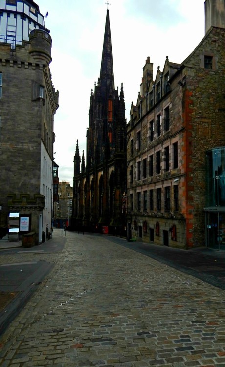 fuckitandmovetobritain:  Scotland: Edinburgh  for more  of my UK shots and more travel:travel britai