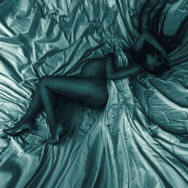 ursuladeville:  greeneyes-anddimples:  diaryofakanemem:  Goals.  Omg…  Werk mama!