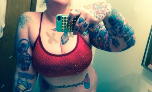 gigglefuck:  stateofmisery:  Sports bras and I have a serious love/hate relationship.  yeah… I used to sell althletic clothing and always said that women with real boobs would always hate the products out there because they only do one of 2 things.