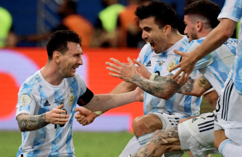 teammessi:Lionel Messi celebrates after winning the Conmebol 2021 Copa America football tournament f