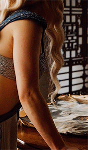 gracesarmstrong:   favorite game of thrones outfits 10/?   