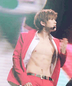 your-future:  Trippin' on you  and I trip on your abs （゜◇゜)    