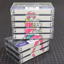 macintoshpluss:  カセットテープに腰かける女の子  “  Girls sit on a cassette tape   “