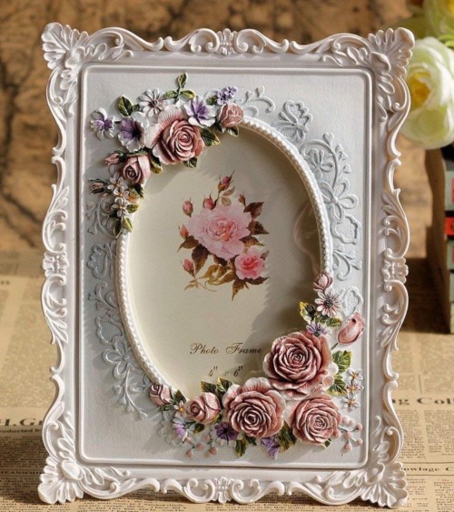 pretty floral framesone (by Gift Garden)two - white / yellow (by KONVINIT and Zhenzan Frames)three (