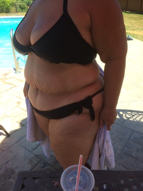 dirtycpl:  Mmm mmm bikini.  Private pool porn pictures