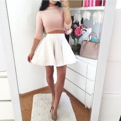 daretobefashionable:  Crop Top / White Skirt