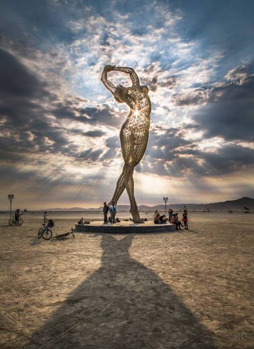 asylum-art:    Truth is Beauty by Marco Cochrane  One of the most eye-catching artworks at this year’s Burning Man festival was a 55-feet tall sculpture of a woman in a beautifully elegant pose. Truth is Beauty is the second of three sculptures in a