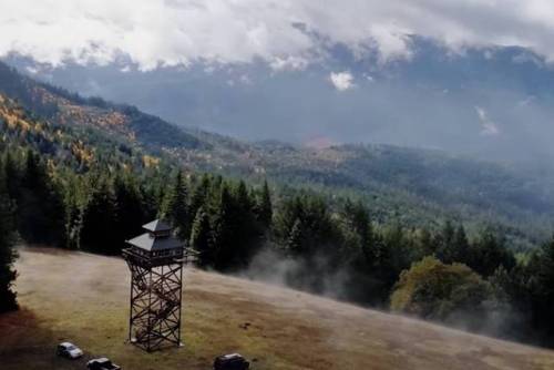 utwo:  Off the Grid and Forty Feet Up  United States Forest Service tower © airbnb.com  yup your tax money well spent