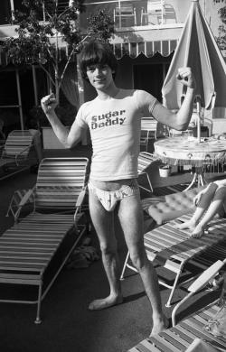 allaccessproject:  ALLACCESS-INSPIRATION / SUMMERDEE DEE RAMONE AT L.A.’S SUNSET MARQUIS POOL, 1977. PHOTO © DANNY FIELDS