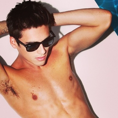 hotguys177:  Lets all just take a moment to look at the hottness of Chris Mears