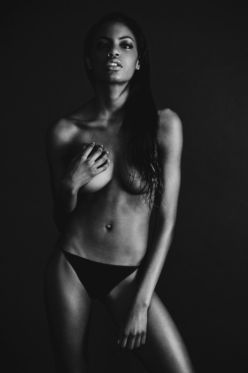 iluvskinnybitches:  ebonee davis  l  mc2 models  l  IG:@eboneedavis