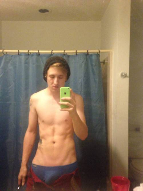 nakedguysfromkik:  Cute dank!!