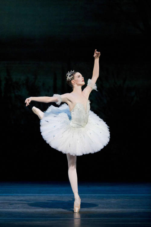 Lauren Cuthbertson as Aurora in The Sleeping Beauty. Royal Ballet, December 2011. Photo by Johan Per