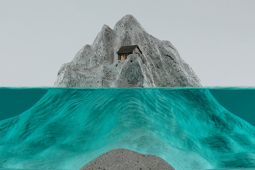 culturenlifestyle:Exquisite Glass Ocean Sculptures Reflect the Deep Blue Ocean Abyss 