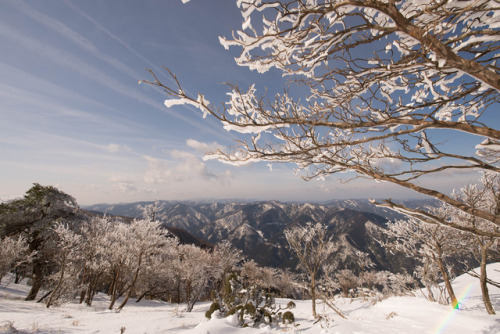 登りきった達成感と、登った人しか見れない最高の景色！　　熱々の鍋を登った仲間とこの景色を見ながら堪能する幸せ！！　　雪山登山最高です！！！D610     15