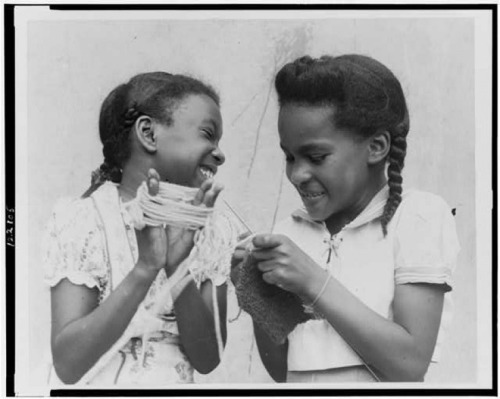 afrodiaspores:  Two girls playing with yarn and knitting needle at Harlem playground, ca. 1950-1970, by Florence Ward 