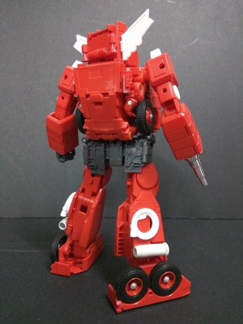 aeonmagnus:  Transformers Masterpiece MP-33 Inferno in-hand.