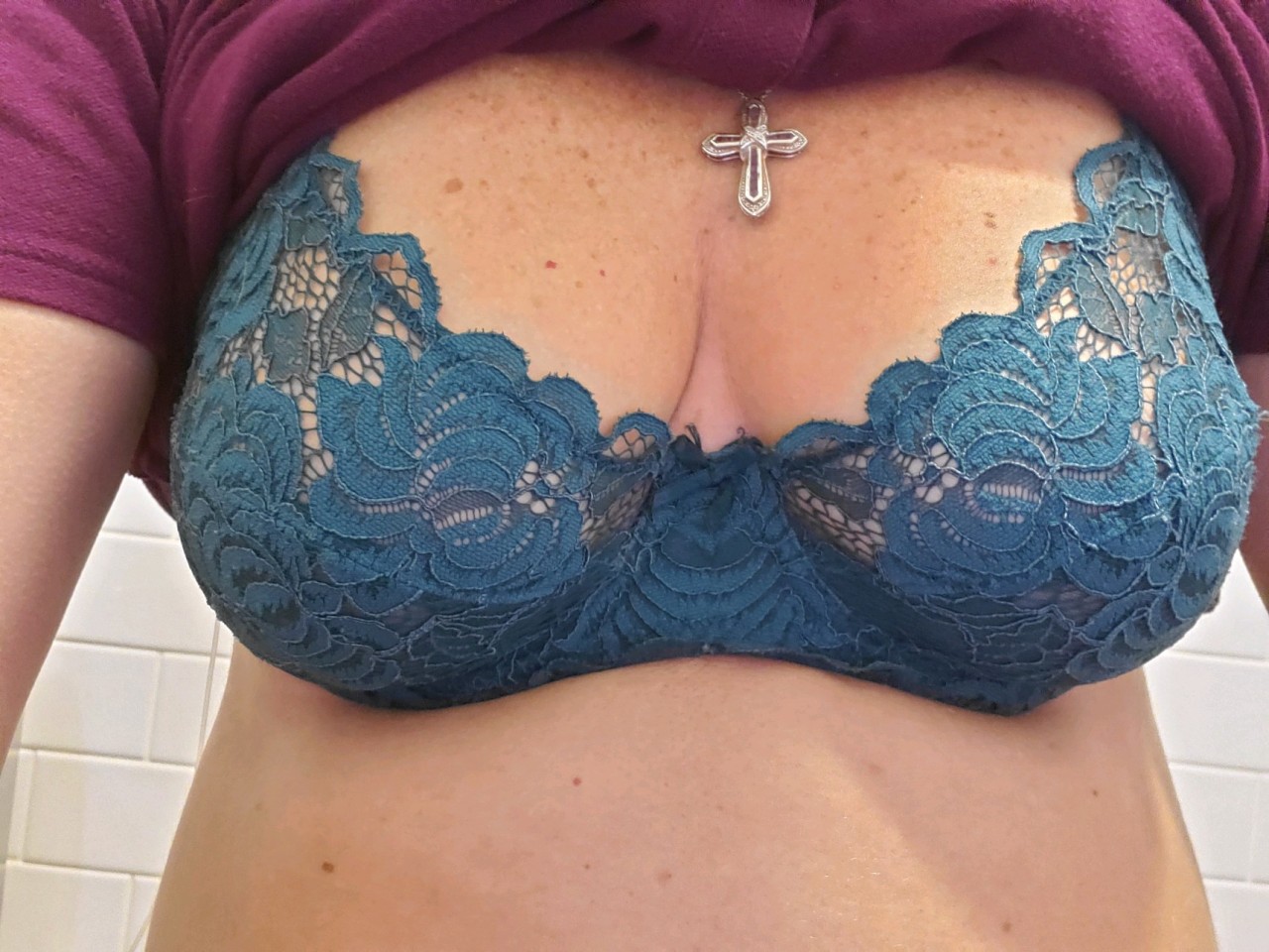 missy47scarf:showmenakedness:mylittlesecretonthewebmchgrl909:Some bra picsmy god