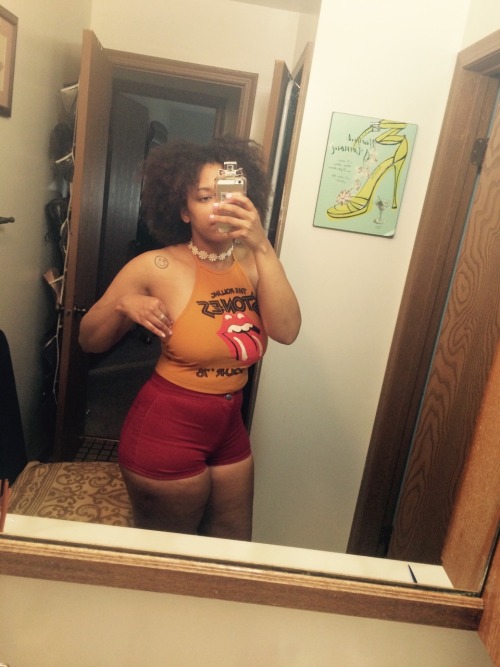 dunkarookween:  When the shorts fit like a glove.  Such a beautiful ass