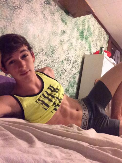 awesomecuteteenboys:Cute!