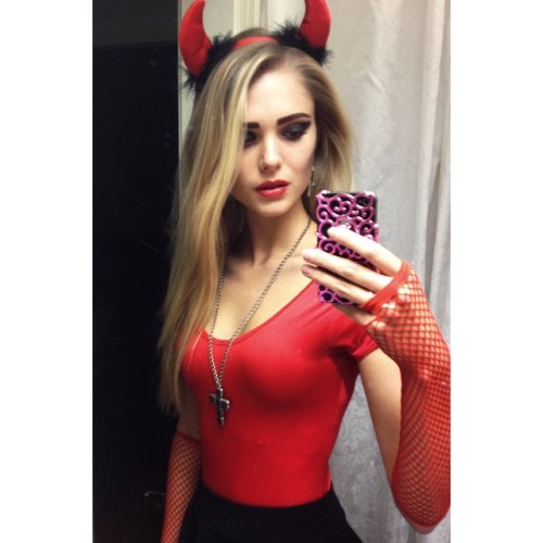topinstagirls:  Check out @ewwwelina and more at topinstagirls.tumblr.com ♡ [JOIN]