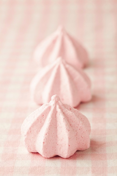 foodiebliss: Cherry Blossom Macarons //  Anna and Blue |  Sakura Rare Cheese Dessert 