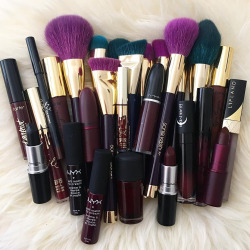 shewenttowonderland:These brushes are so