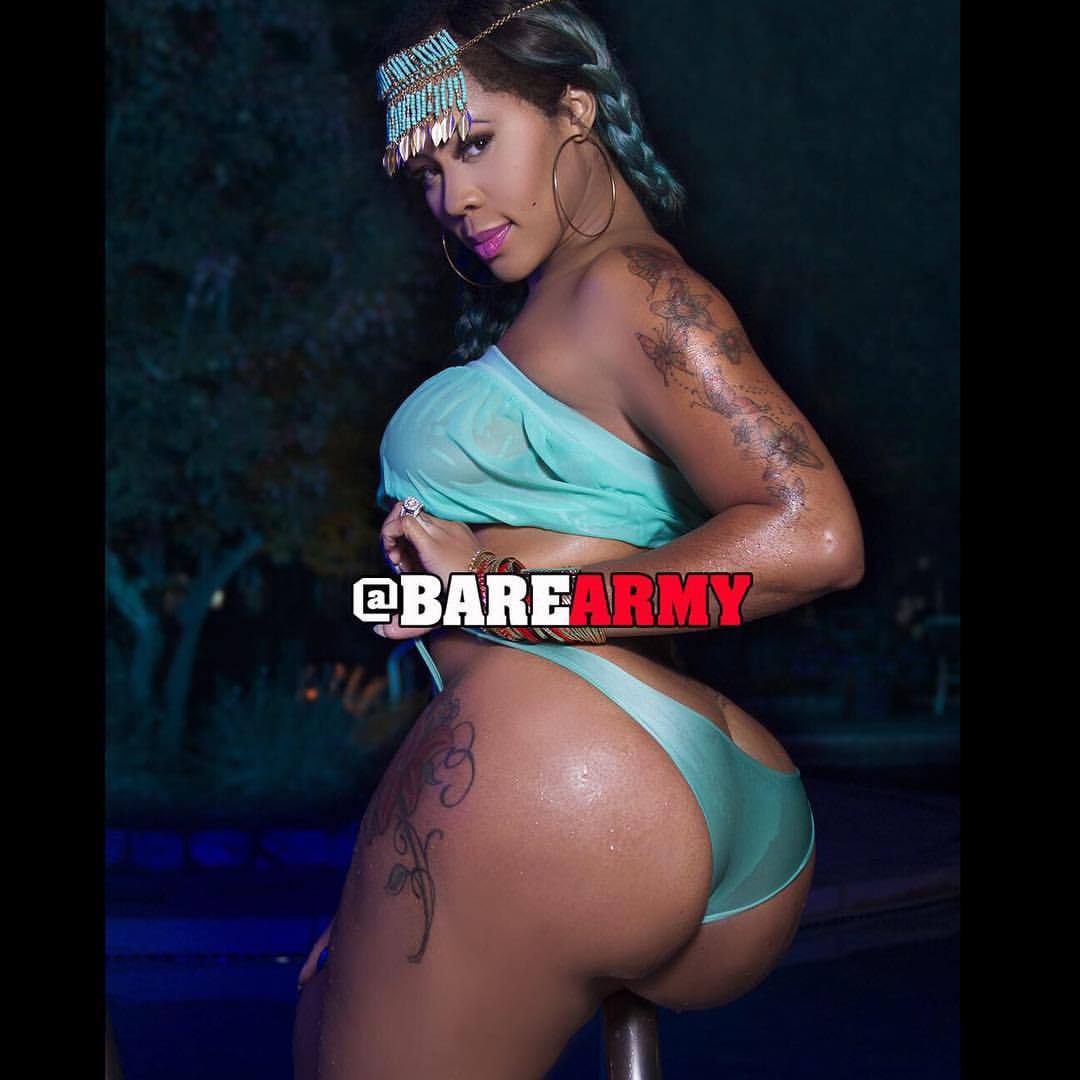 varietyskin:  @barearmy barearmy.com  Dramatic @iamsodeelishis poolside #barearmytour