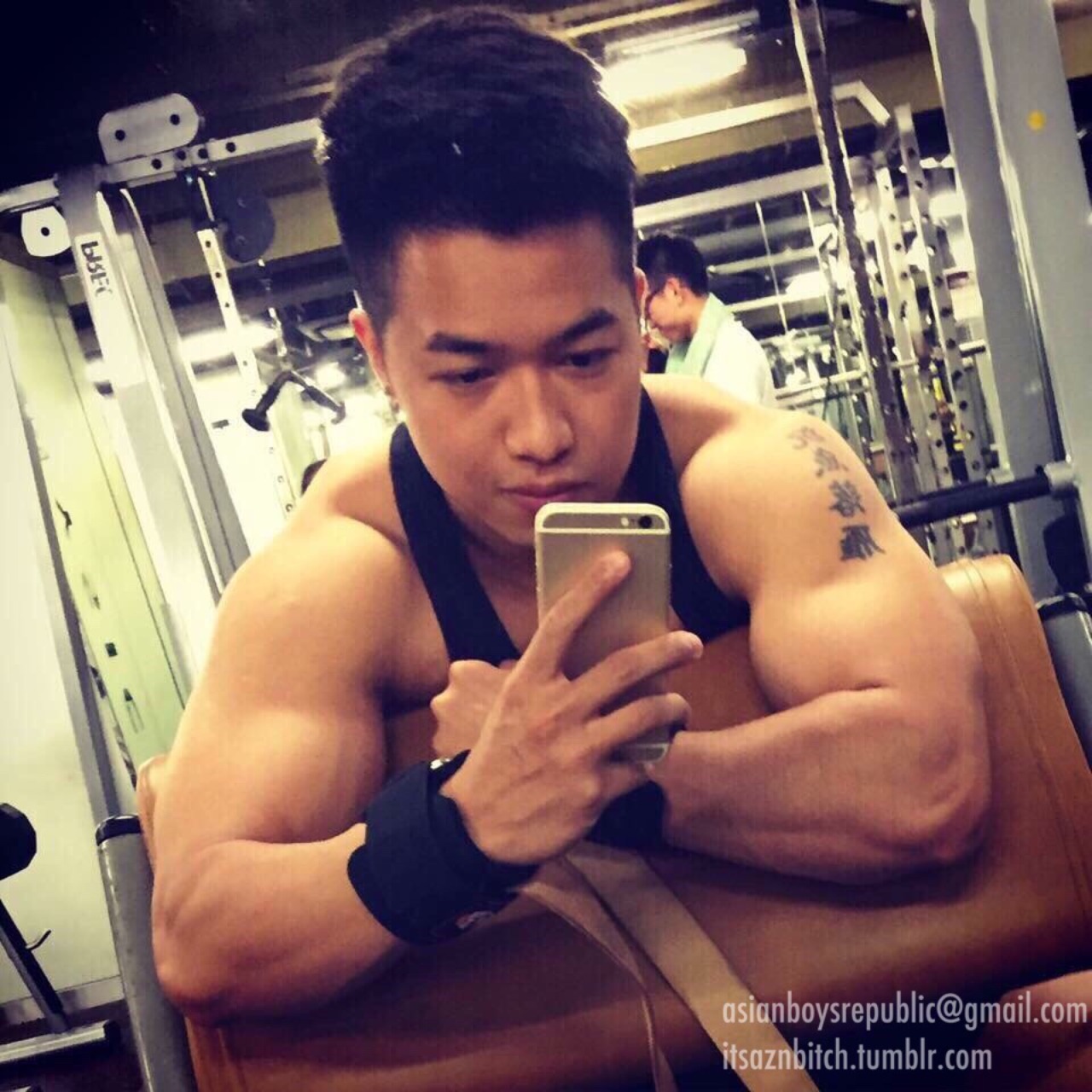 itsaznbitch:  Brad : EXPOSED!  Brad 22 from Hong Kong is a straight hottie working