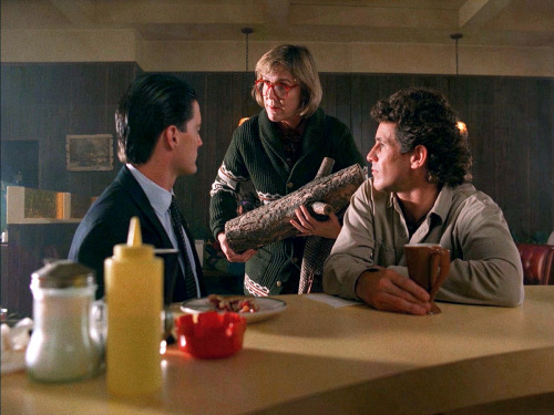 20th-century-man:Kyle MacLachlan, Catherine Coulson, Michael Ontkean / production still from Twin Peaks (ABC 1990-91)