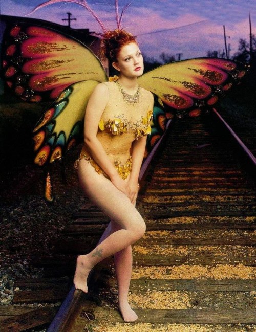 fuckyeah90sstuff:Drew Barrymore photographed by Mark Seliger, 1997