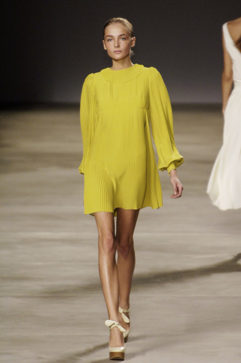 lelaid: Snejana Onopka at Chloé S/S 2006