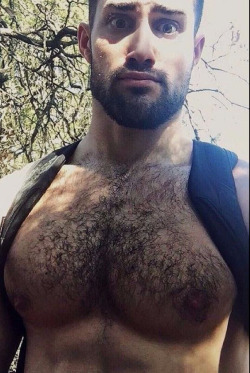 hairyjeans:Large, expressive eyes on a dark and hairy bloke…