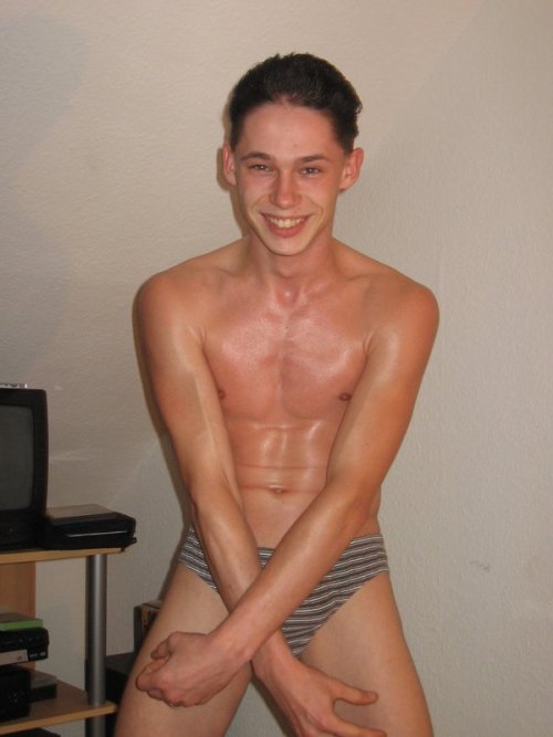 mostlymensunderwear: Twink showing off in his bulging briefs