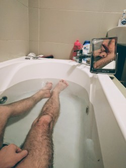 goshandhissonjeepers: Nice relaxing bath 🛀