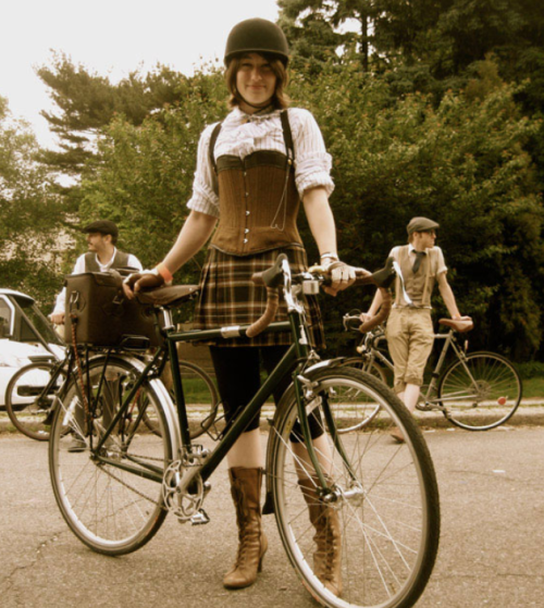 bikehutt:  cycling-deal:  Country set cool.  That is style in grace on two wheels.