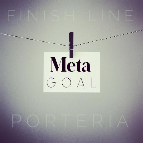 I thought it would be a good time to talk about METAS (Goals). • Mi META es viajar a Italia pudiendo