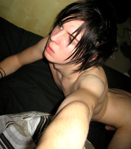 realdudesnaked:  Cute little emo boy. (;Follow me at “Real Dudes Naked” to see more hot amateur guys!!!  