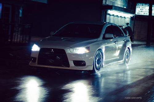exost1:  carpr0n:  Hunter in the night Starring: Mitsubishi Lancer EVO…