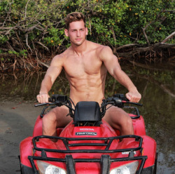 Amazingmalenudity: Max Emerson