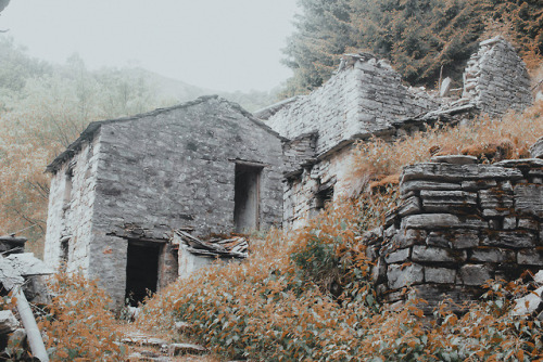 rachaelanthoney:1507; Ruins in Lake Como