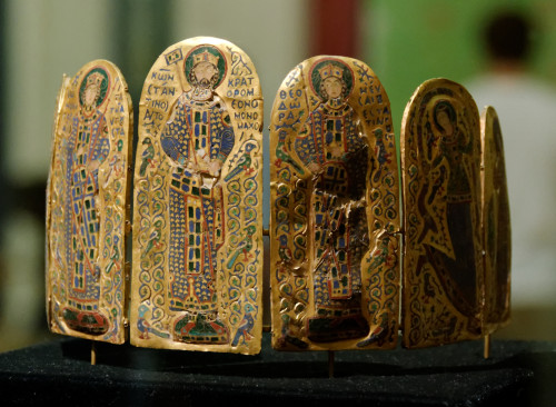 coolartefact:Crown of Byzantine emperor Constantine IX Monomachos, circa year 1042 source