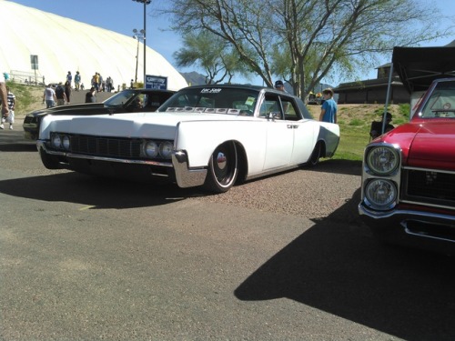 justneedsalittlework:Low Down early ‘60s Lincoln Continental 4-door spotted at the Goodguys 2017 Spr