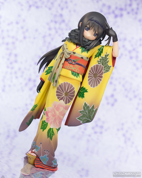 Homura Akemi 1/8 Scale by Stronger, from Mahou Shoujo Madoka★Magica (img source)